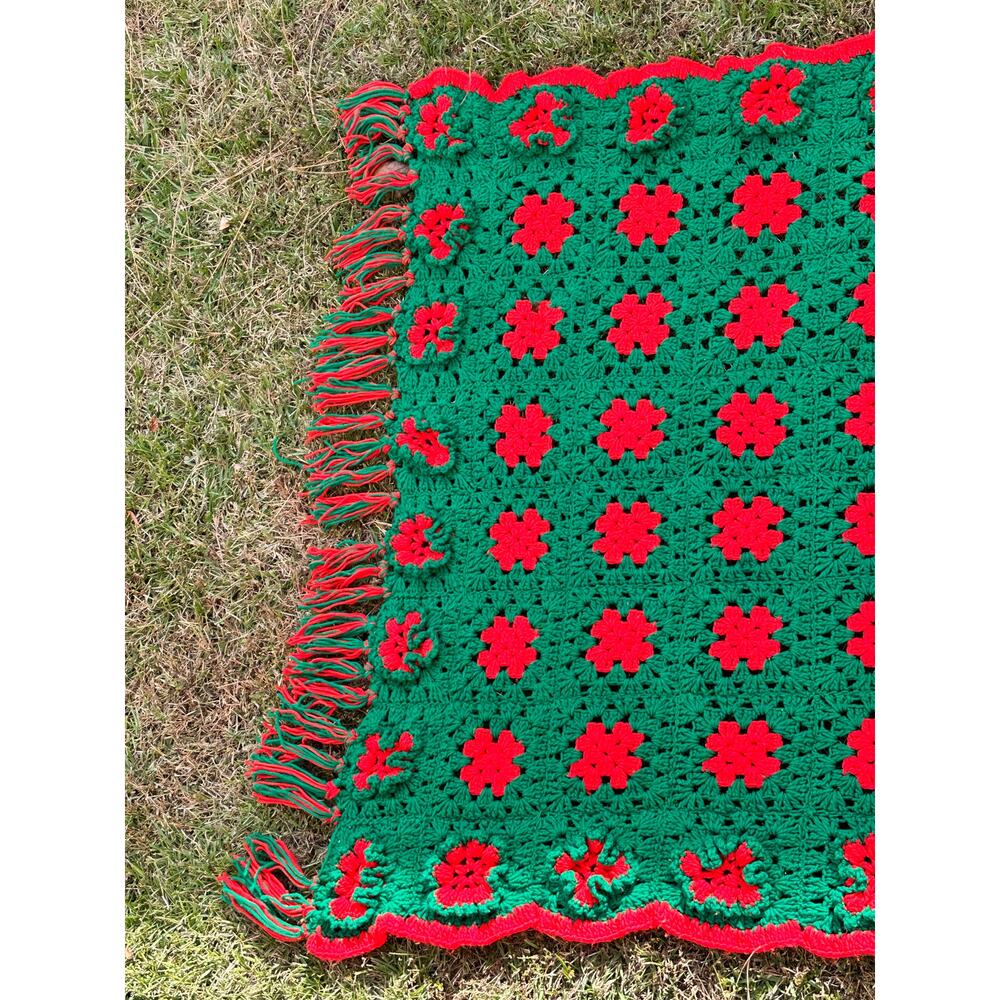 Christmas Afghan 3D Flowers Handmade Granny
Square 43x84" Blanket Throw Vtg - Picture 3 of 15